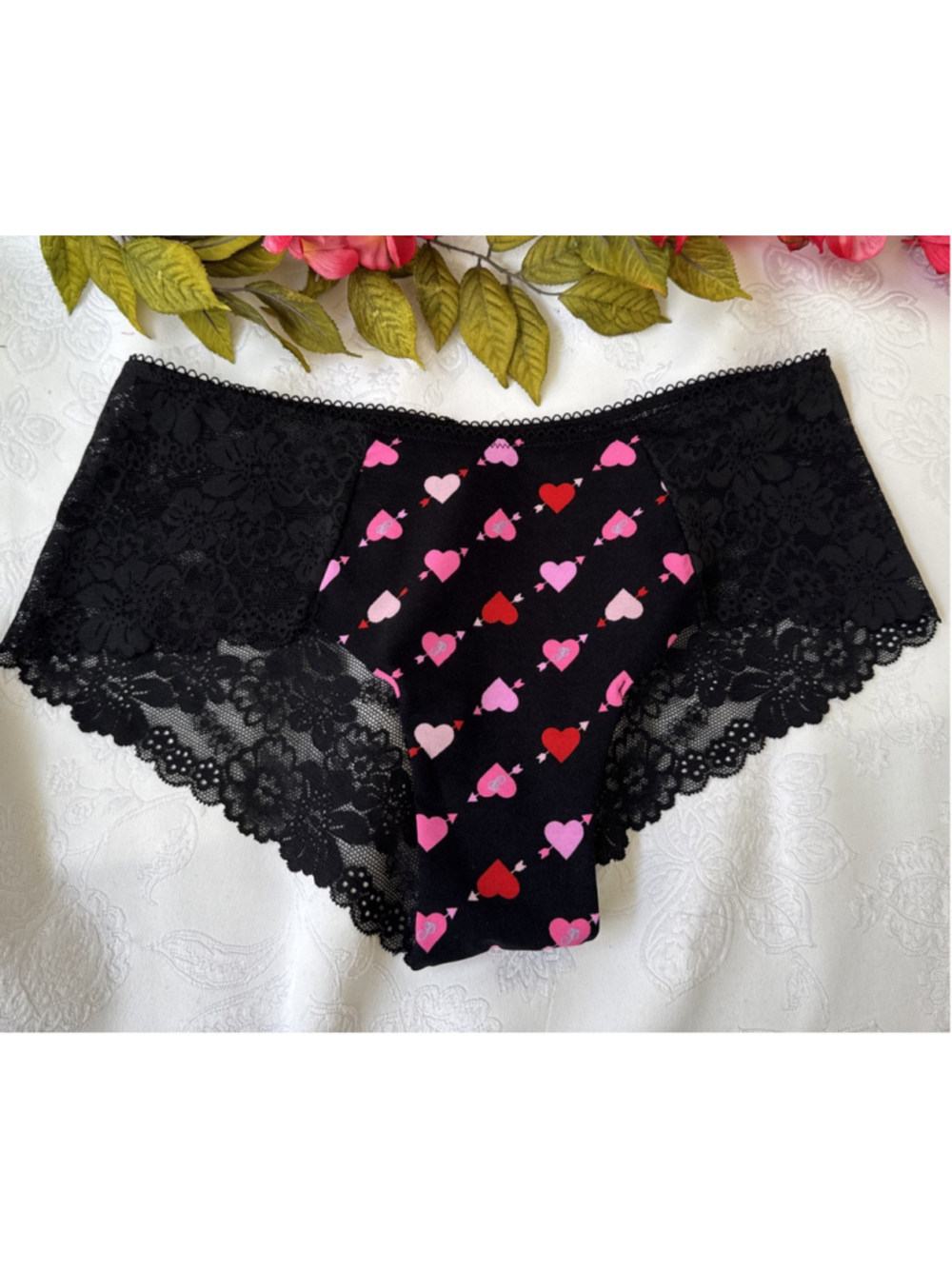 PINK VICTORIA'S SECRET M BLACK PINK SILKY HEARTS LACE CHEEKY PANTIES NWT